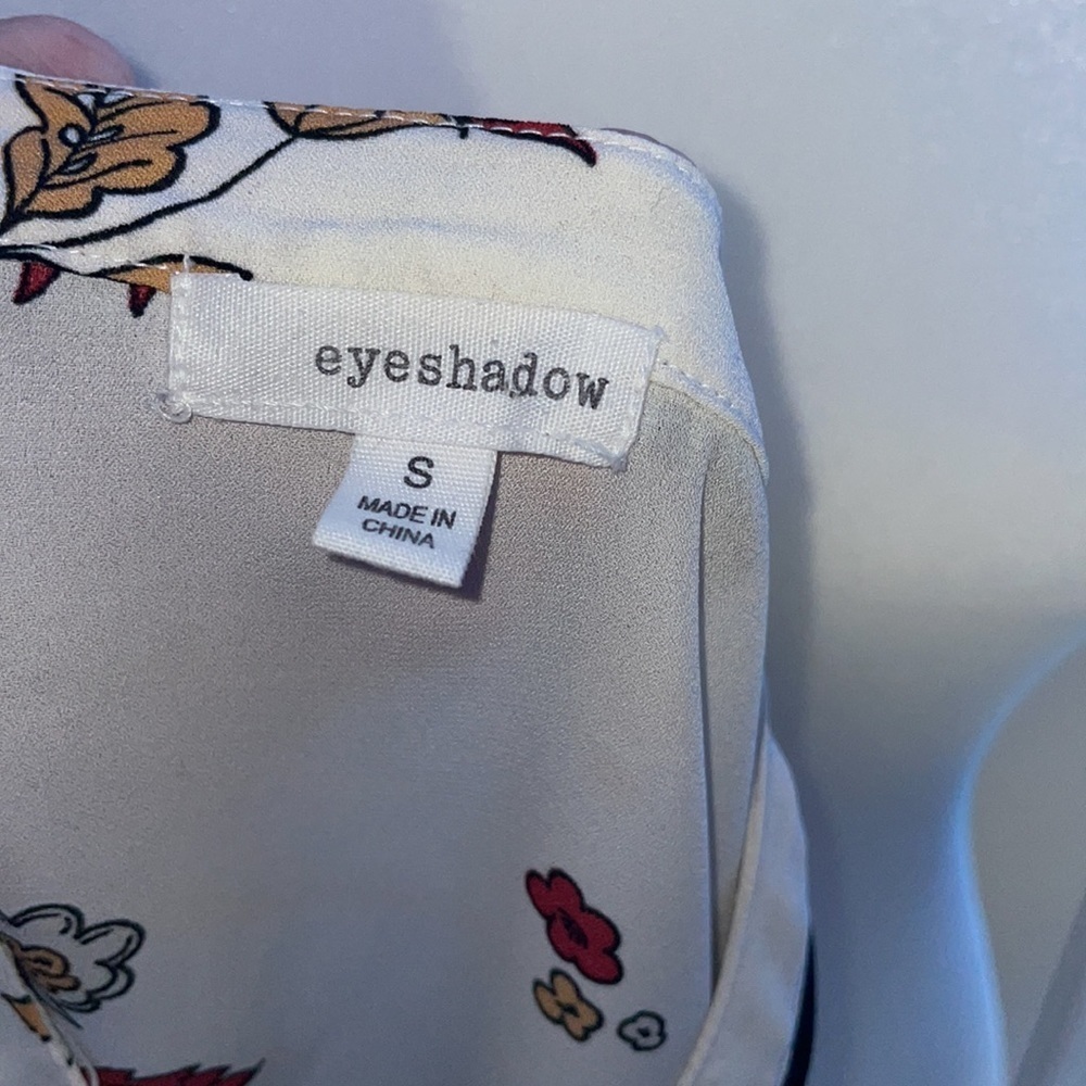 Eyeshadow tie neck floral long sleeve winter blouse. Small - Picture 6 of 6